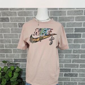 Nike Artistic Logo T-Shirt in Light Pink